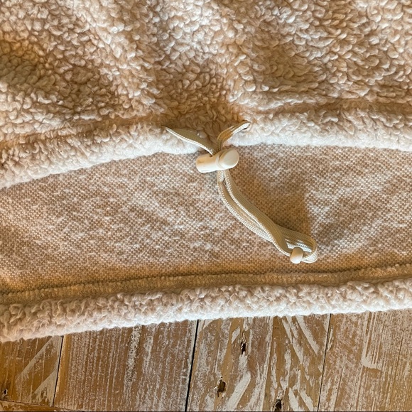 😊🧸Urban Outfitters Teddy Jacket Fleece Hooded Long Sleeve Cropped 🧸😊~ med - Picture 12 of 13